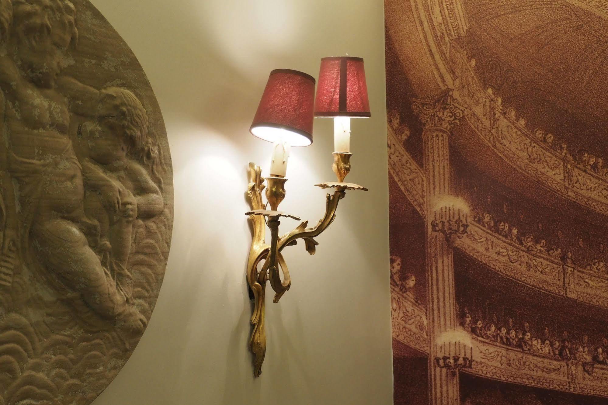 Palais Royal Chicsuites Paris Bagian luar foto